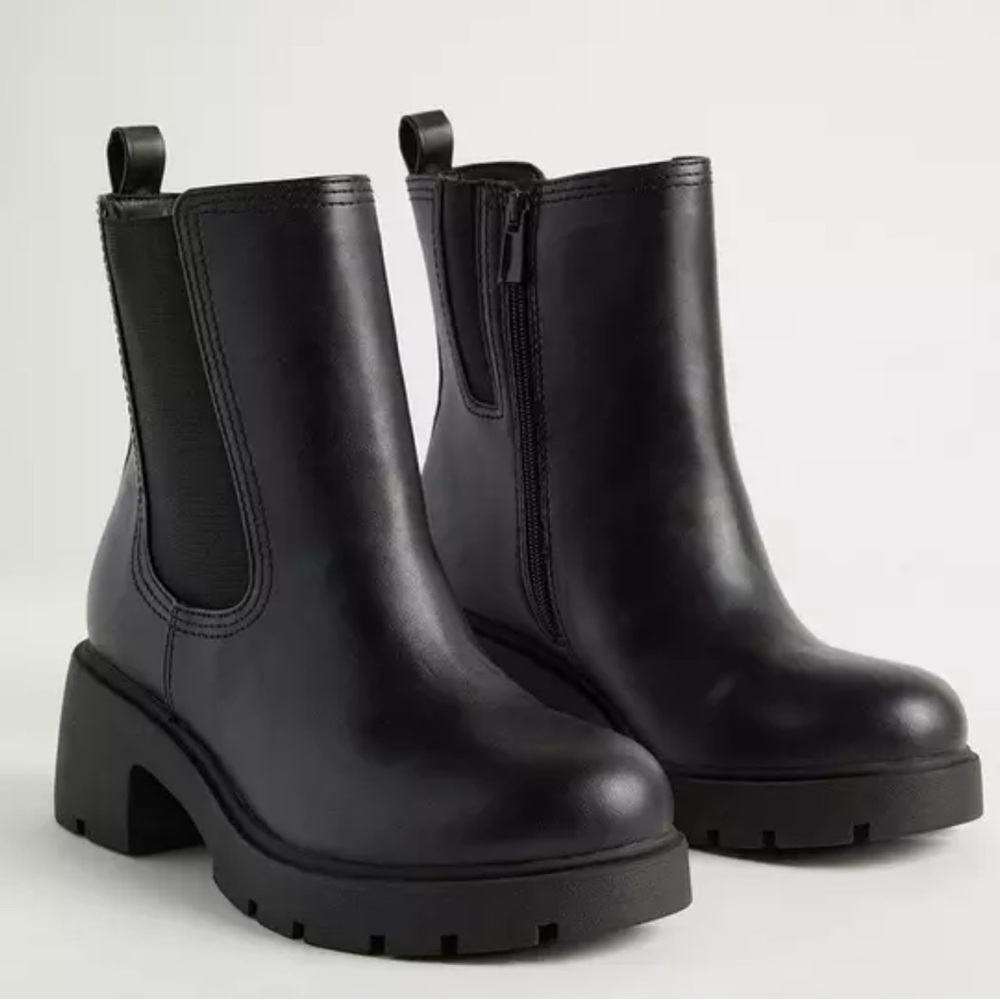 Torrid Lug Sole Chelsea Bootie size 11.5 Wide Width